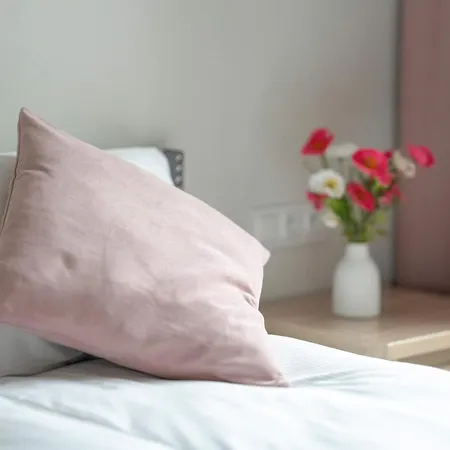 Spacious And Cosy In With Parking, Desk And Balcony By Renters Poznań