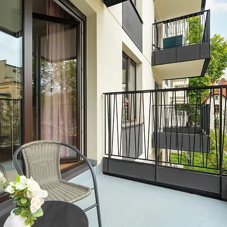 Spacious And Cosy In With Parking, Desk And Balcony By Renters Lejlighed Poznań