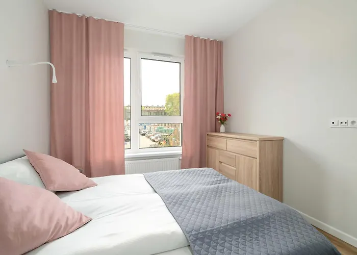 Lejlighed Spacious And Cosy In With Parking, Desk And Balcony By Renters *