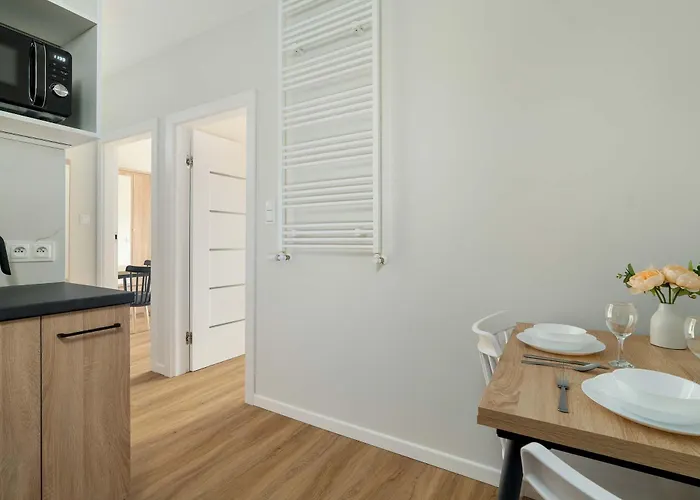 Lejlighed Spacious And Cosy In With Parking, Desk And Balcony By Renters