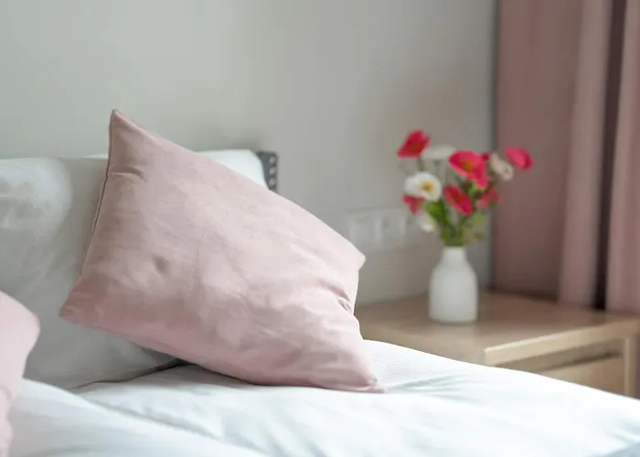 Spacious And Cosy In With Parking, Desk And Balcony By Renters Poznań