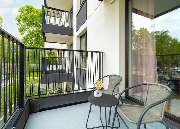 Spacious And Cosy In With Parking, Desk And Balcony By Renters *