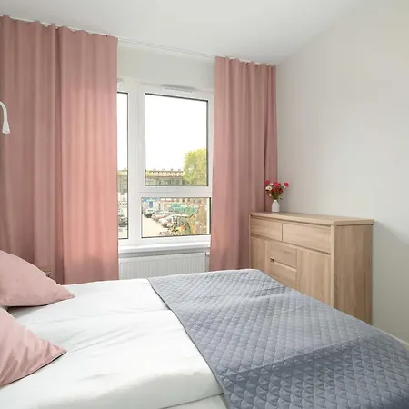 Apartamento Spacious And Cosy In With Parking, Desk And Balcony By Renters *