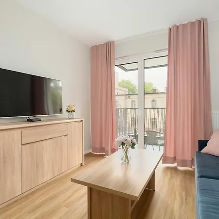 Spacious And Cosy In With Parking, Desk And Balcony By Renters Apartamento *