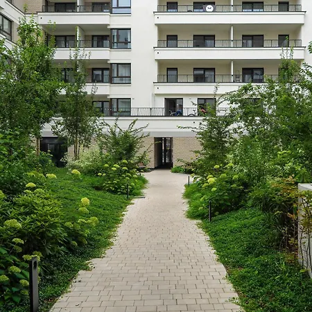 Spacious And Cosy In With Parking, Desk And Balcony By Renters Apartamento Poznań