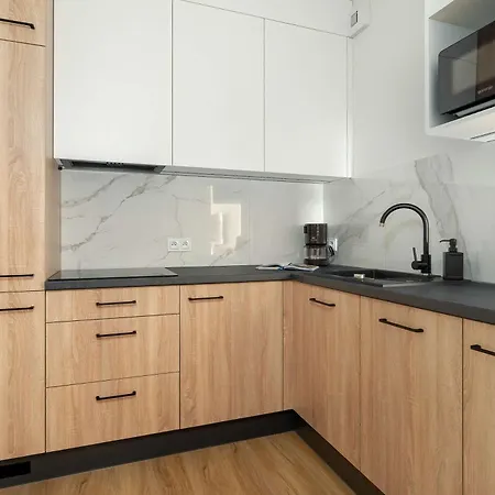 Apartamento Spacious And Cosy In With Parking, Desk And Balcony By Renters *