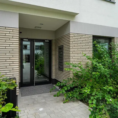 Spacious And Cosy In With Parking, Desk And Balcony By Renters Apartamento *