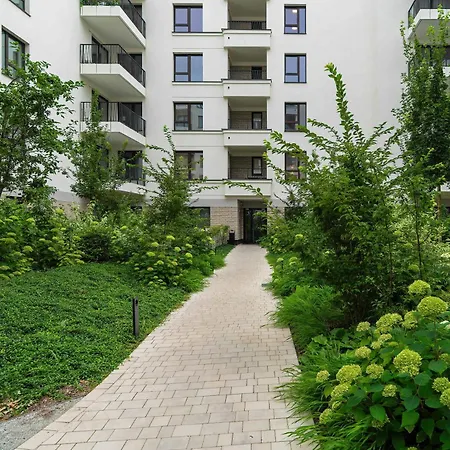 Spacious And Cosy In With Parking, Desk And Balcony By Renters Apartamento *