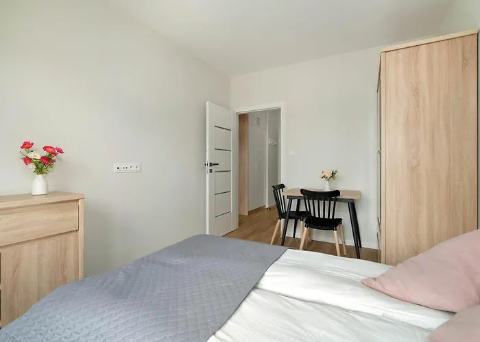Spacious And Cosy In With Parking, Desk And Balcony By Renters Apartamento *
