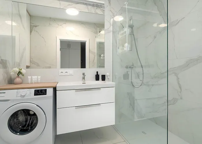 아파트 Spacious And Cosy In With Parking, Desk And Balcony By Renters *