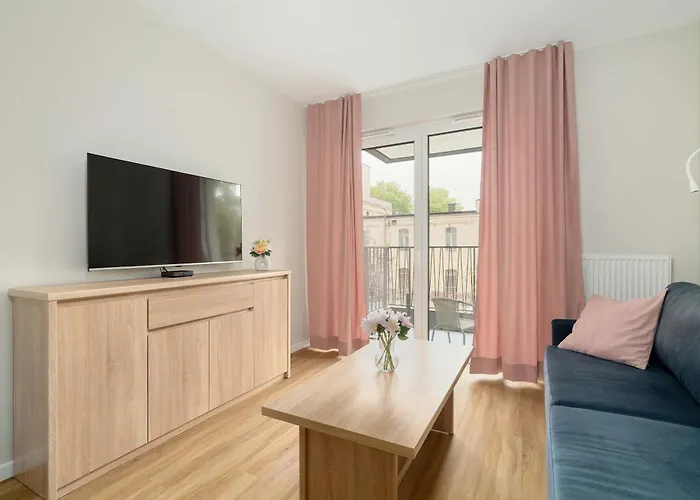 Spacious And Cosy In With Parking, Desk And Balcony By Renters 아파트 *